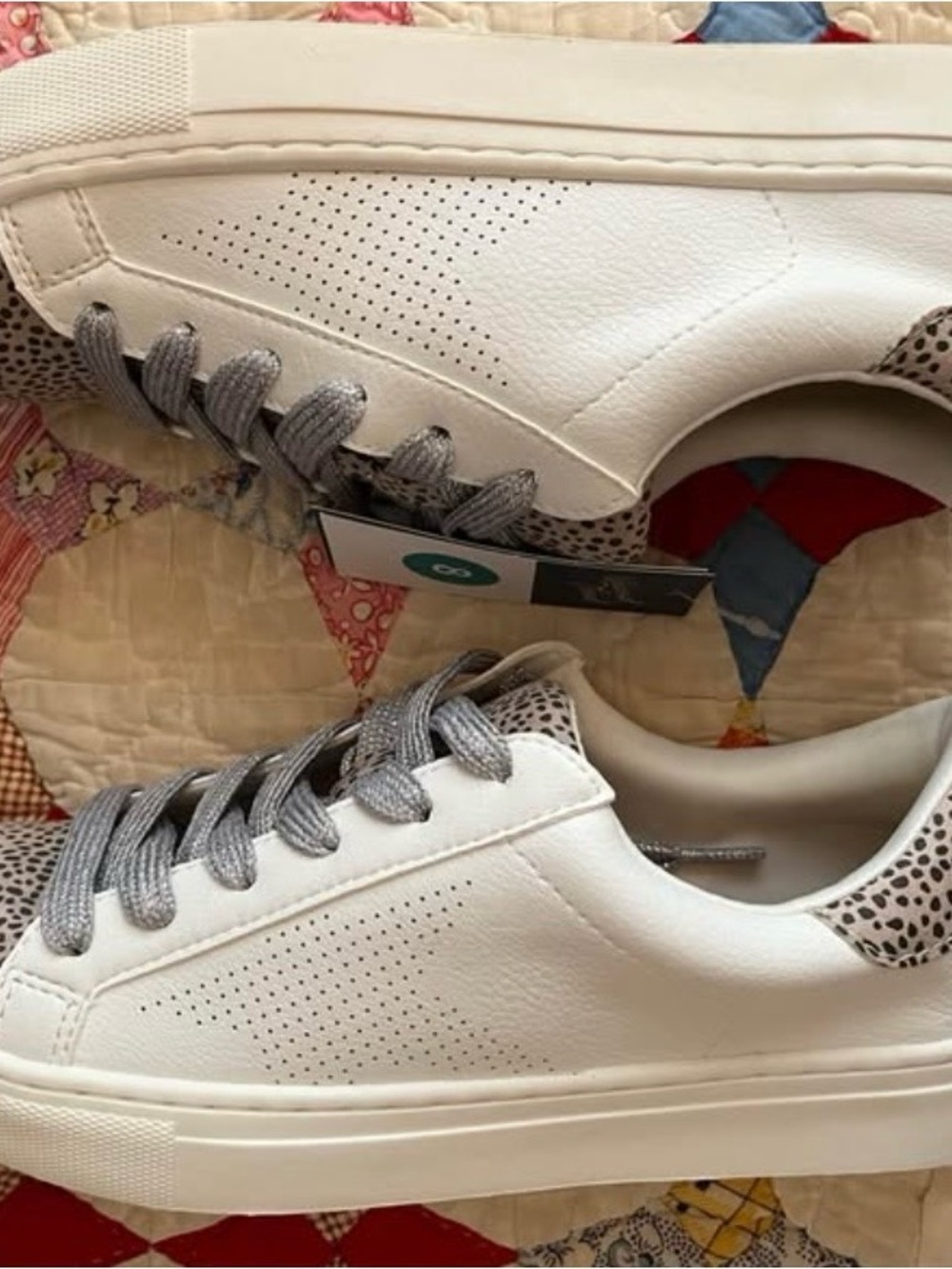 Universal Thread White Sneakers with Gray Speckled Accents - Picture 5 of 6